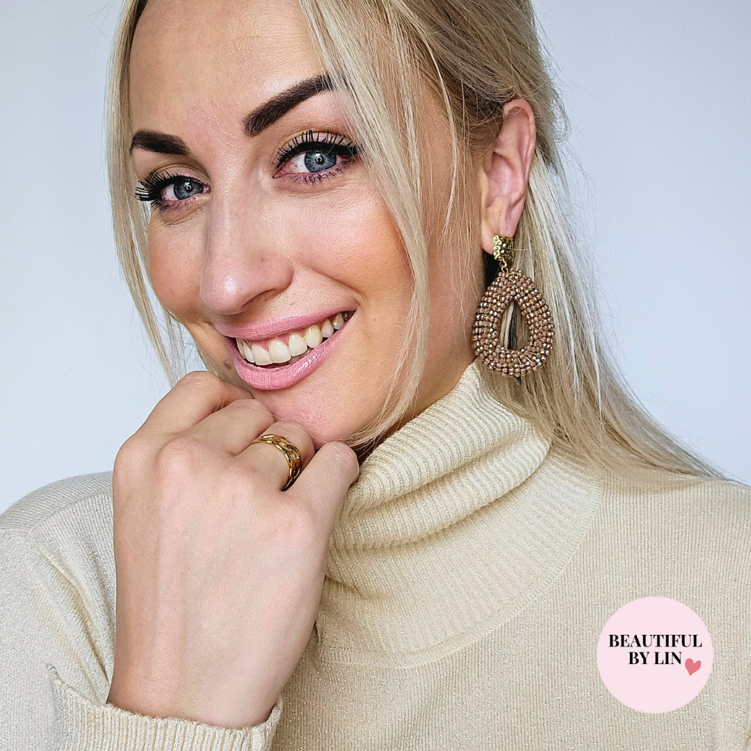 Beige statement oorbellen