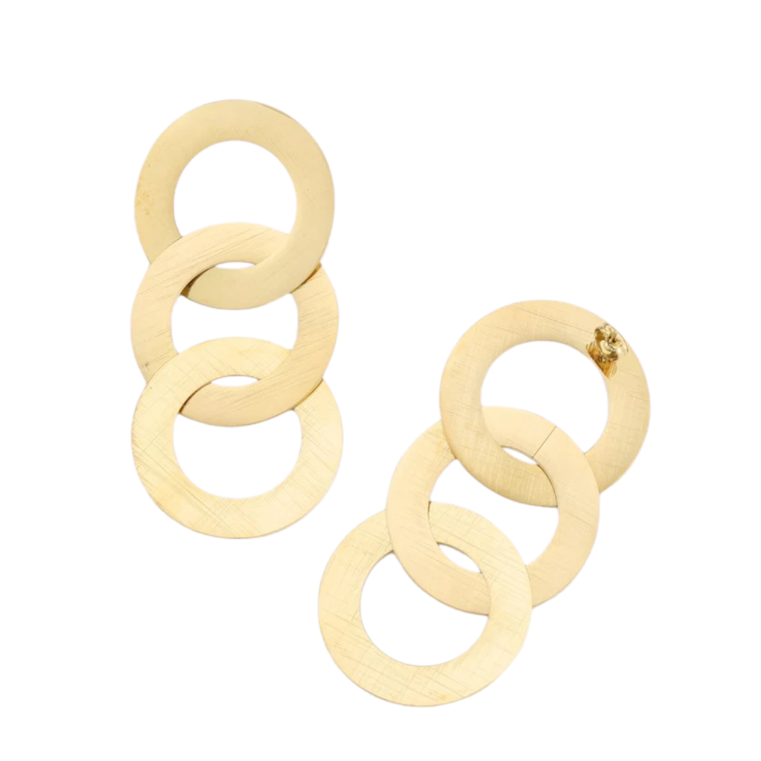 Geborsteld gouden statement oorbellen van ringen