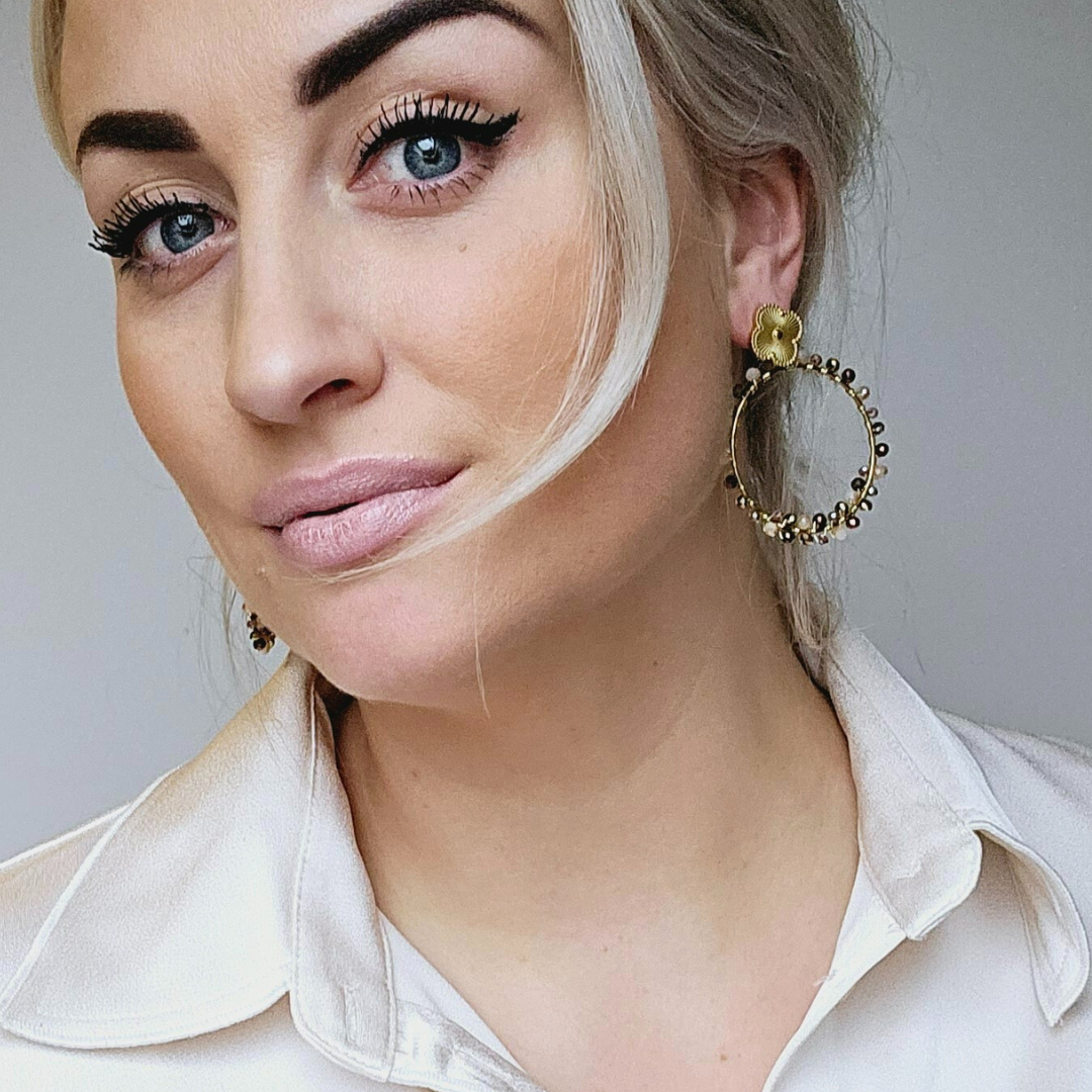 Kralen oorbellen beige