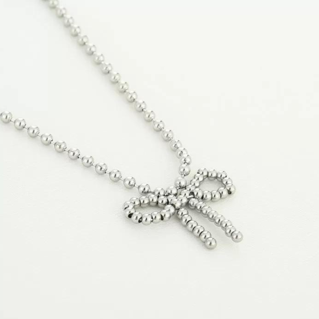 Ketting met strik bolletjes