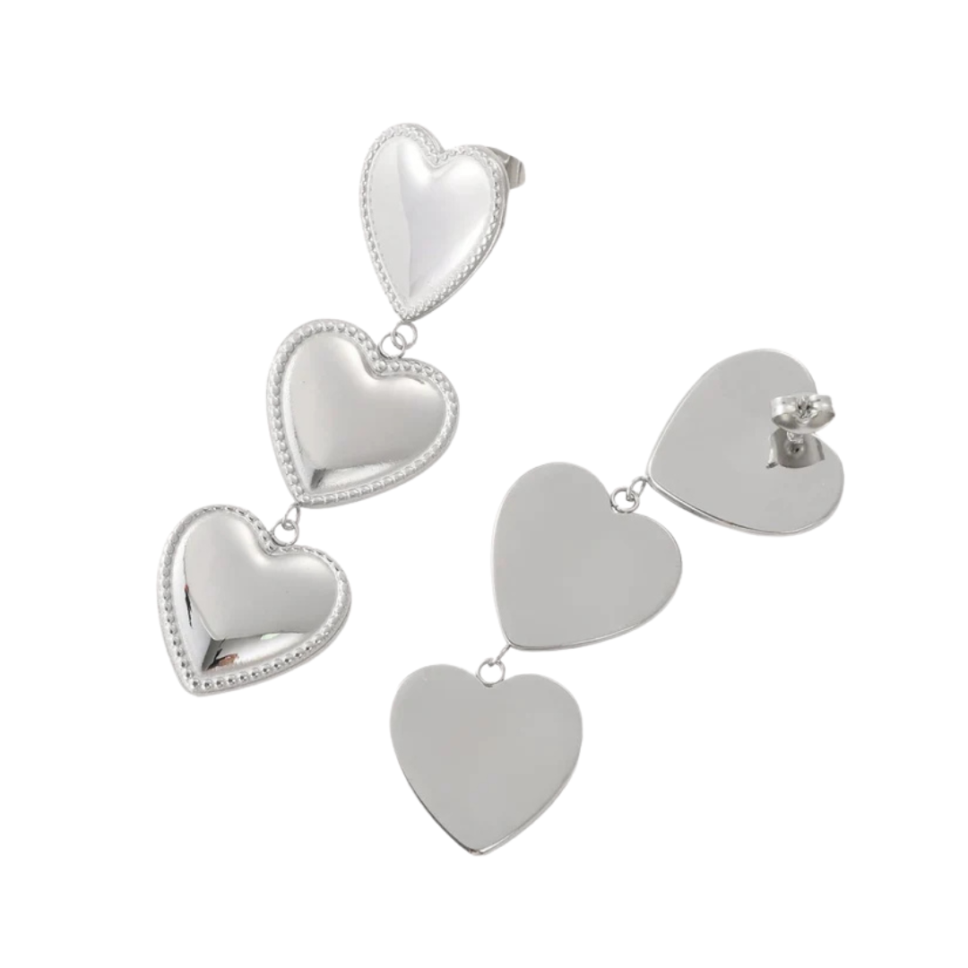 Zilverkleurige hartjes oorbellen