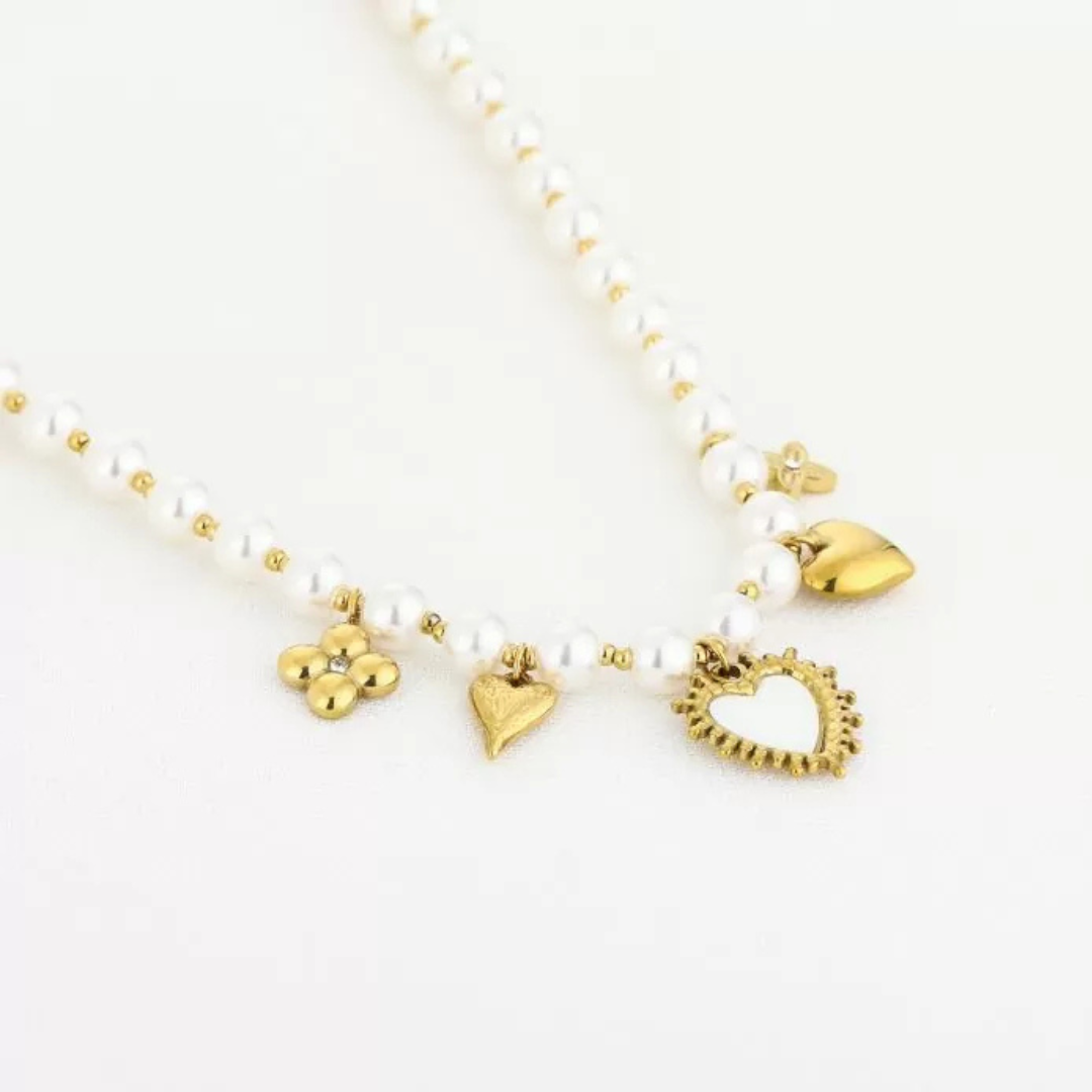 Parelketting met bedels