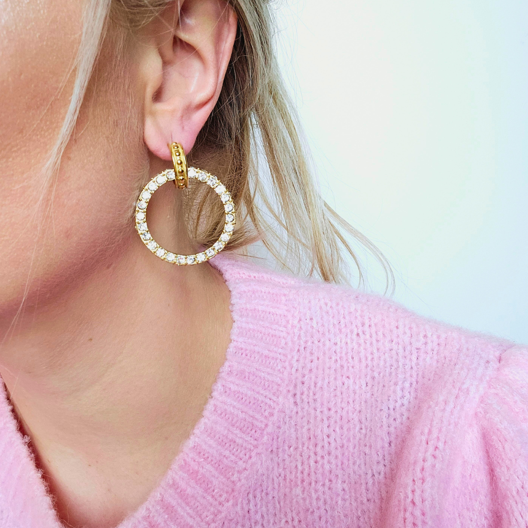 Goudkleurige ronde oorbellen met steentjes