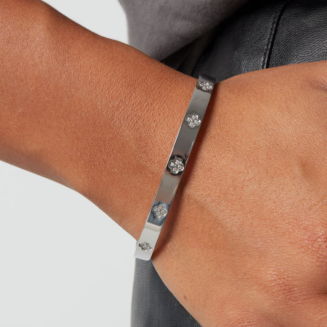 Slavenarmband met klavers en steentjes