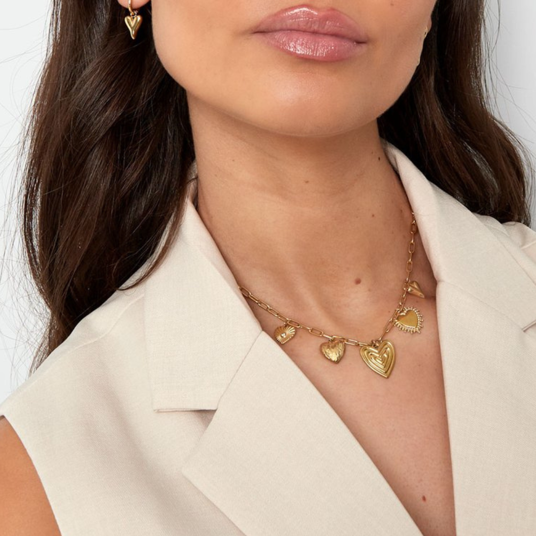 Bedelketting met hartjes