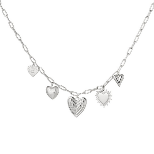 Bedelketting met hartjes
