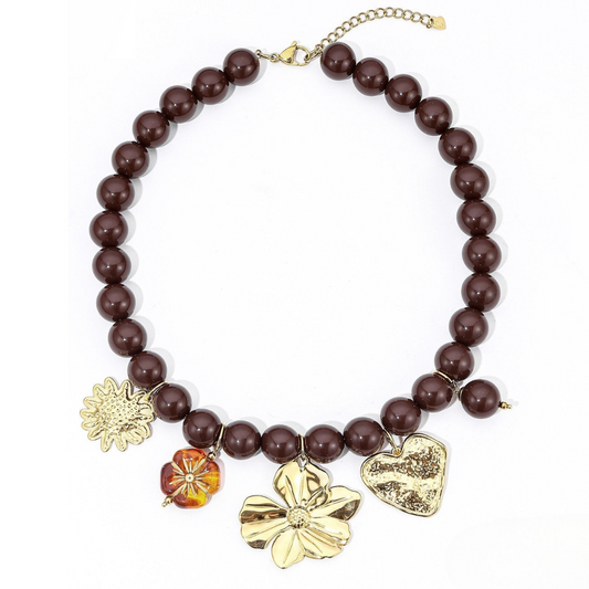 Kauwgomballen ketting bruin met bedels