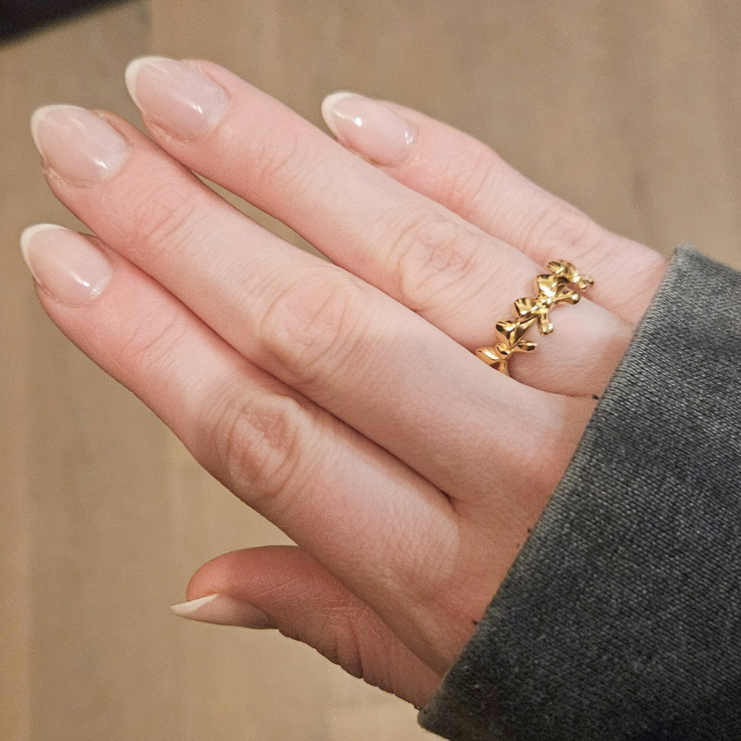 Strikjes ring goud