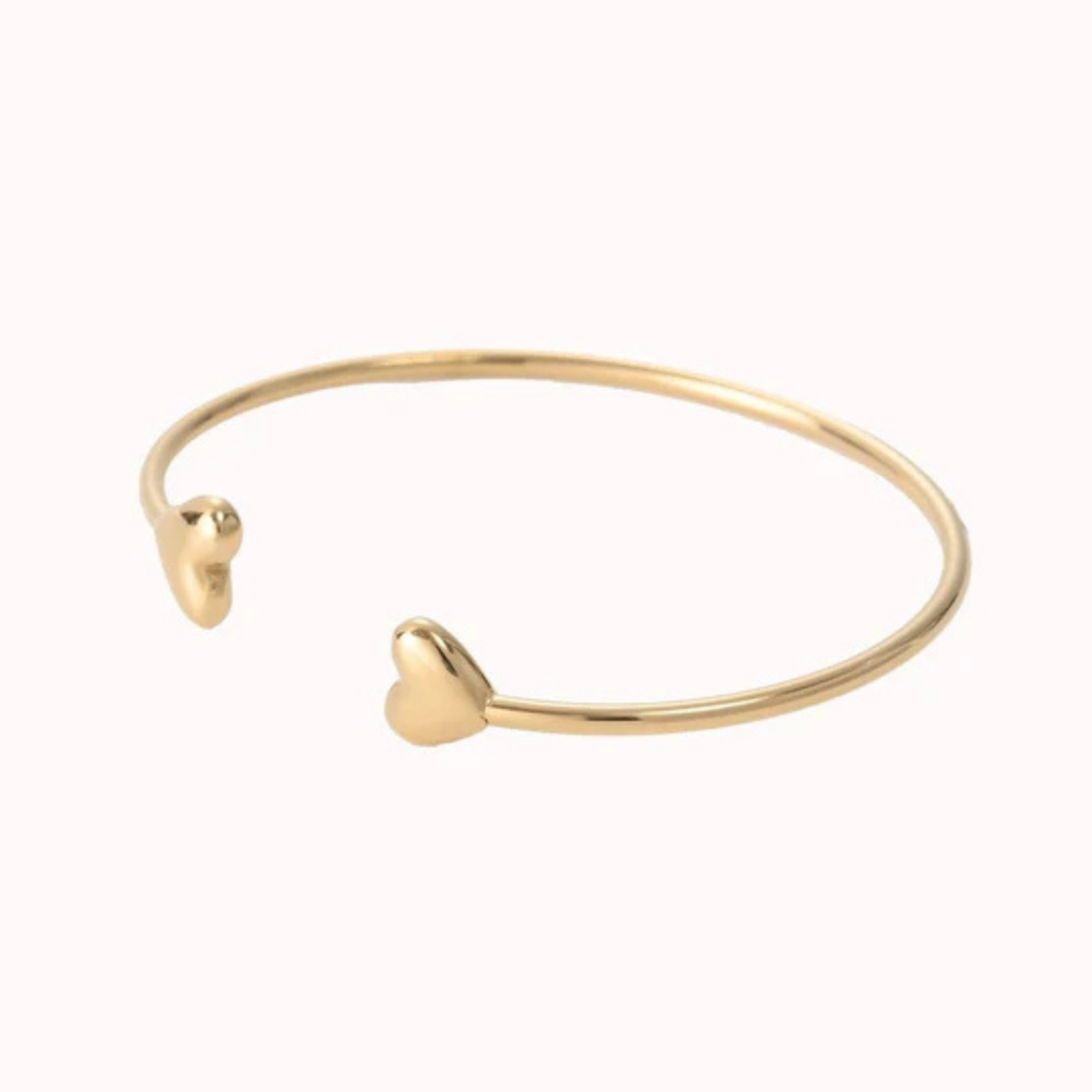 Goudkleurige cuff armband met hartjes