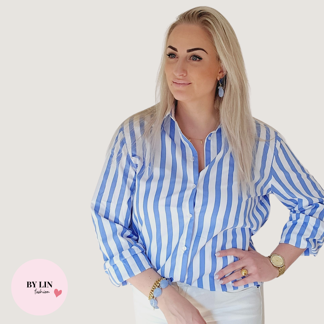 Lichtblauwe blouse gestreept