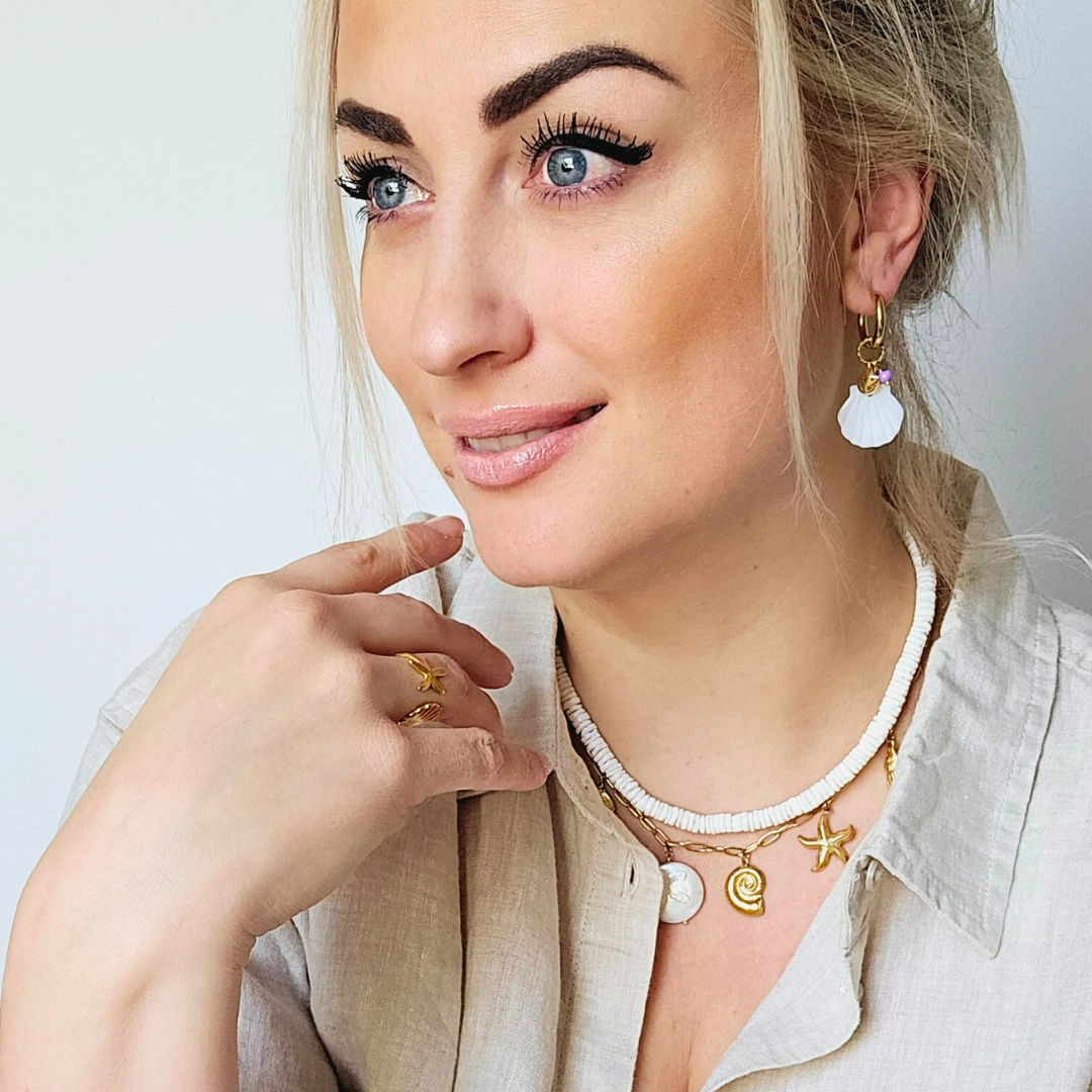Witte schelpjes ketting