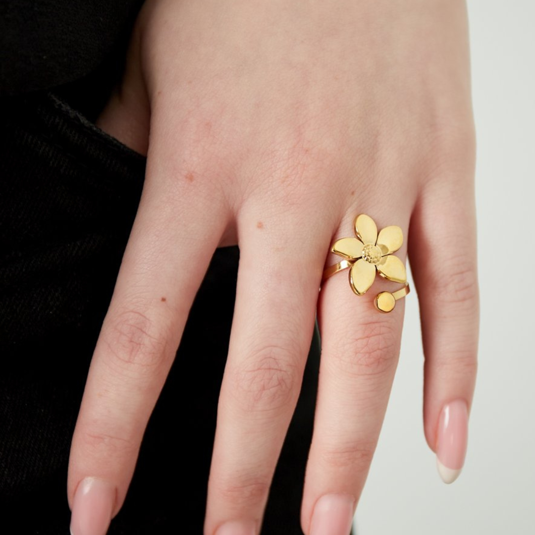 Flower dot ring
